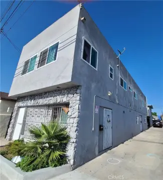 Hawthorne Multifamily Property with Upside