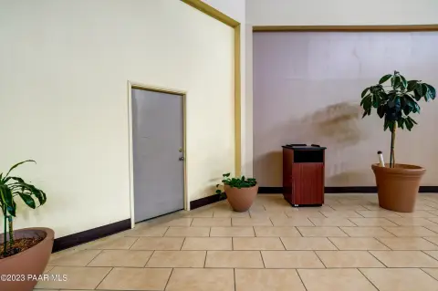 Modern Shopping Center Suite