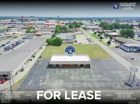 Corner Office Building with Flexible Layout
