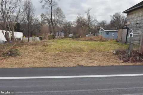 Vacant Lot in Falling Waters