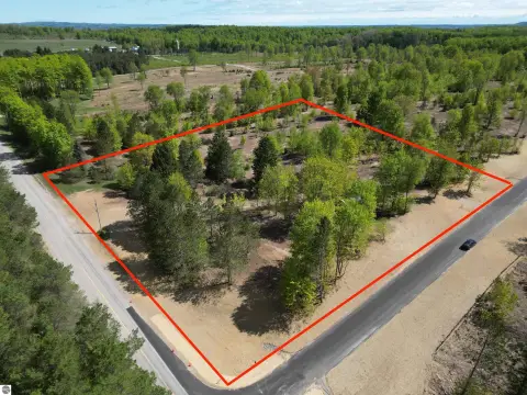 Land in Brightland Woods