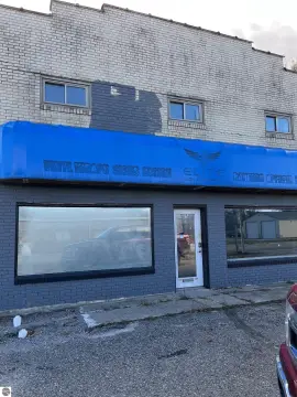 Commercial Building with Two Apartments