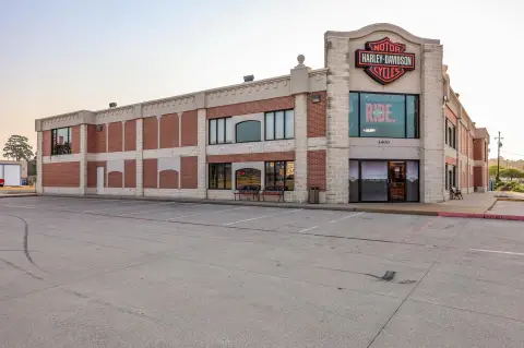 NNN Retail Building