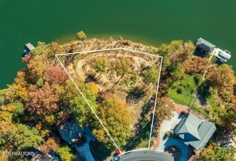 Lakefront Lot in Tellico Village