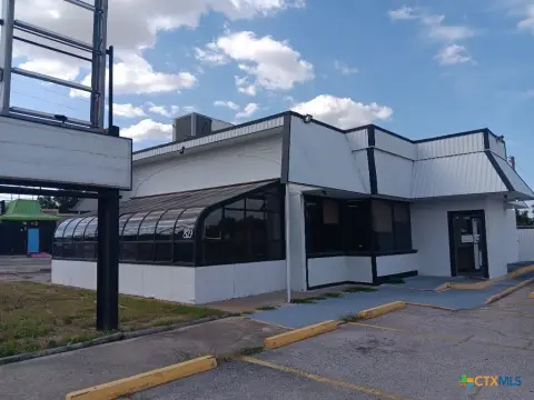 Drive-Through Restaurant with Dining Area