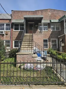 Brooklyn Multifamily Property with Garage