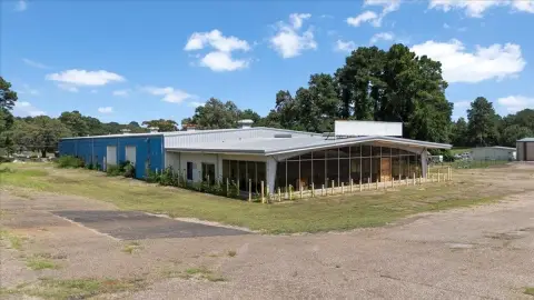 Office/Warehouse Building with Showroom