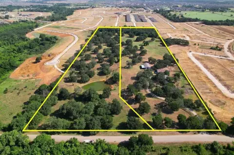 Prime Land in Growing Aubrey
