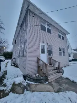 Well-Maintained Duplex: Income Potential