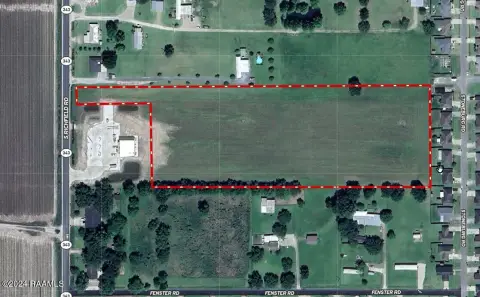 Versatile Land Parcel in Duson