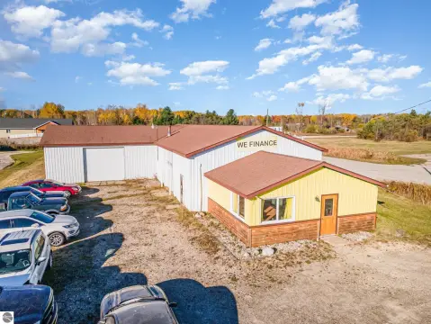 Commercial Building on M-65