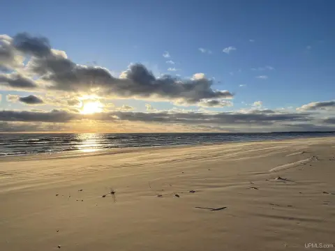 Gulliver Land with Lake Michigan Frontage