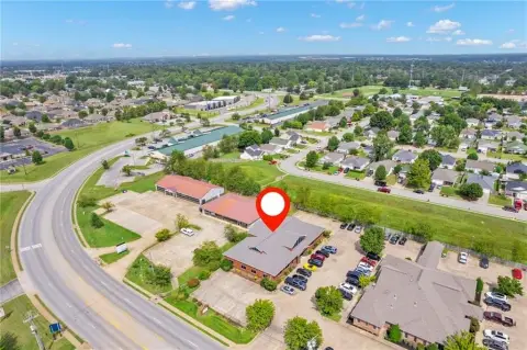 Compact Office Space in Springdale