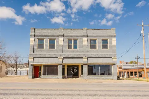 Historic Mixed-Use Building with Apartment