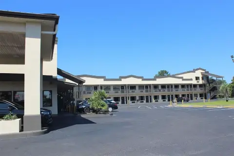 Riverfront Hotel With Updated Guest Rooms