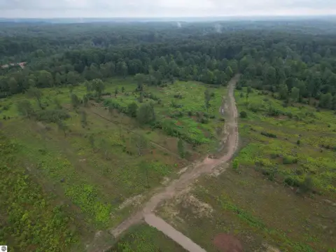 Spacious Lot in Brightland Woods