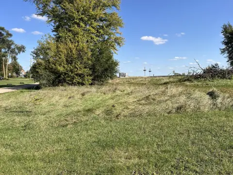 Spacious Lot in Fairdale, Illinois