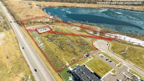 Commercial Lot in Growing Area