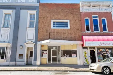 Commercial Building in Nevada, Missouri