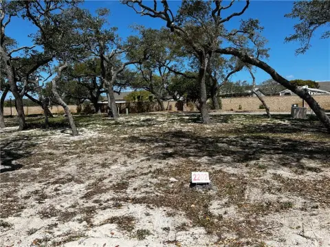 Residential Land in Royal Oaks