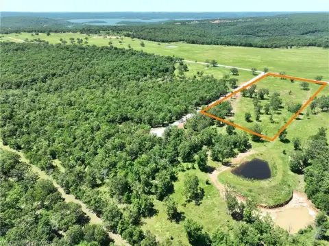 Secluded Land Near Lake Tenkiller