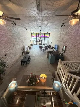 Storefront with Enclosed Courtyard