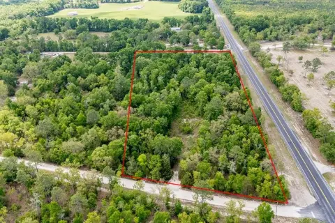 Spacious Vacant Land in Bell, FL