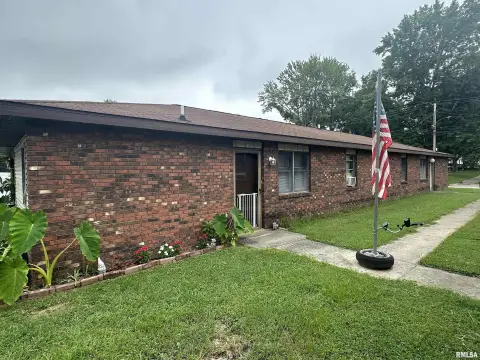 Murphysboro Income-Generating Duplex For Sale