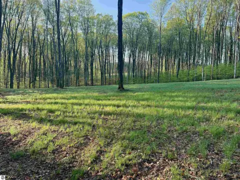 Secluded Maple City Land Parcel