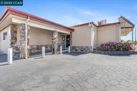 Established Brentwood Cafe For Sale