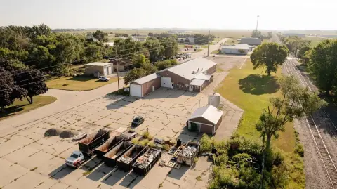 Former Truck Shop with Extras