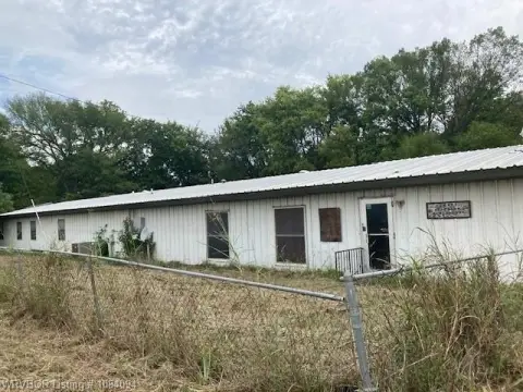 Hartshorne Commercial Building with Residence