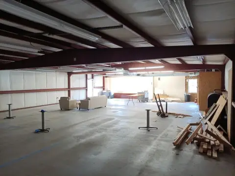 Sturbridge Commercial Building For Rent