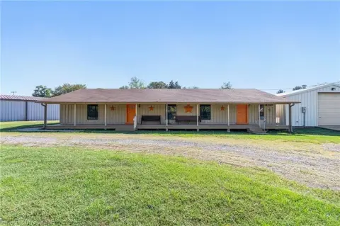 Versatile Retail and Warehouse Property