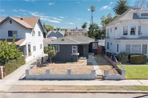 Los Angeles Vacant Duplex Opportunity