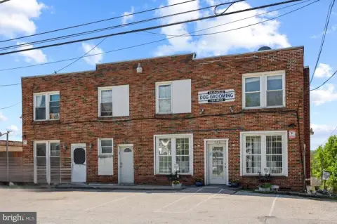 6-Unit Mixed-Use Property