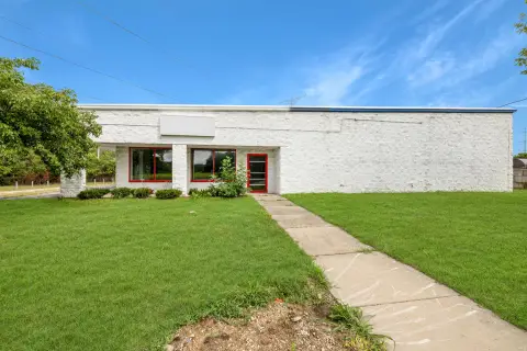 Industrial Flex Building on 76th