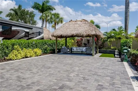 Luxury Motorcoach Lot in Naples