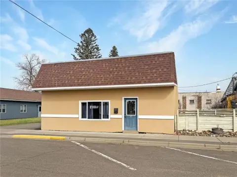 Turnkey Commercial Space in Luck