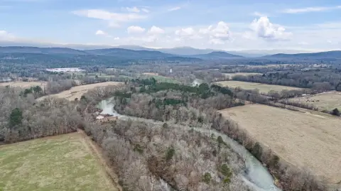 369-Acre Cattle Farm with Residence