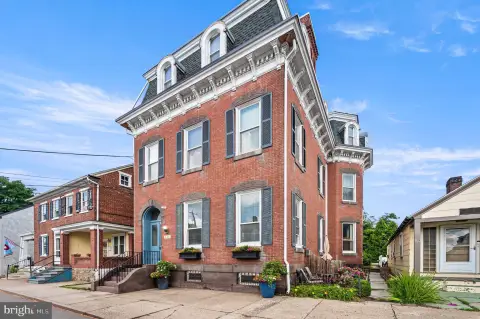 Six-Unit Victorian Apartment Building
