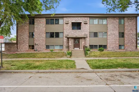 Renovated 11-Unit Apartment Building