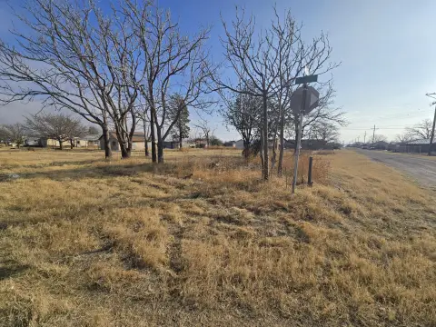 Vacant Corner Lot in Ralls