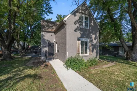 Furnished Duplex with Garage Parking
