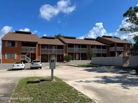 10-Unit Apartment Building