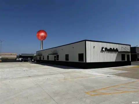 Retail Space in Carmi, Illinois