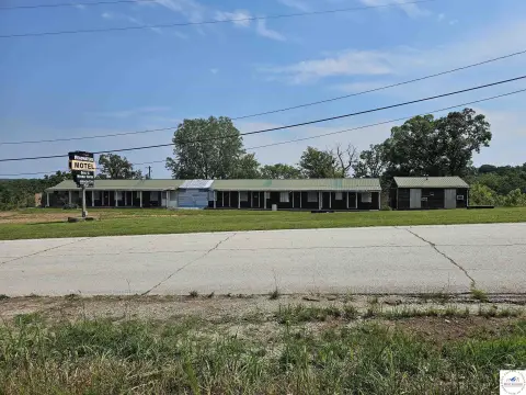 Warsaw Motel Remodel Opportunity