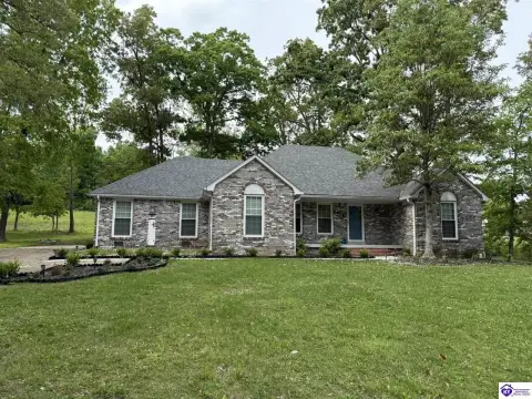 Elizabethtown Home in Wooded Neighborhood