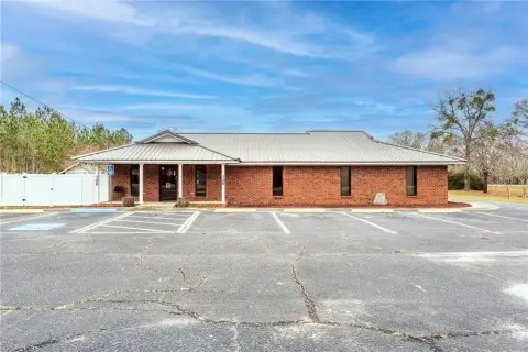 Versatile Commercial Property in Glennville, GA