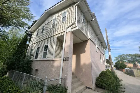 Chicago Multifamily Property with Basement